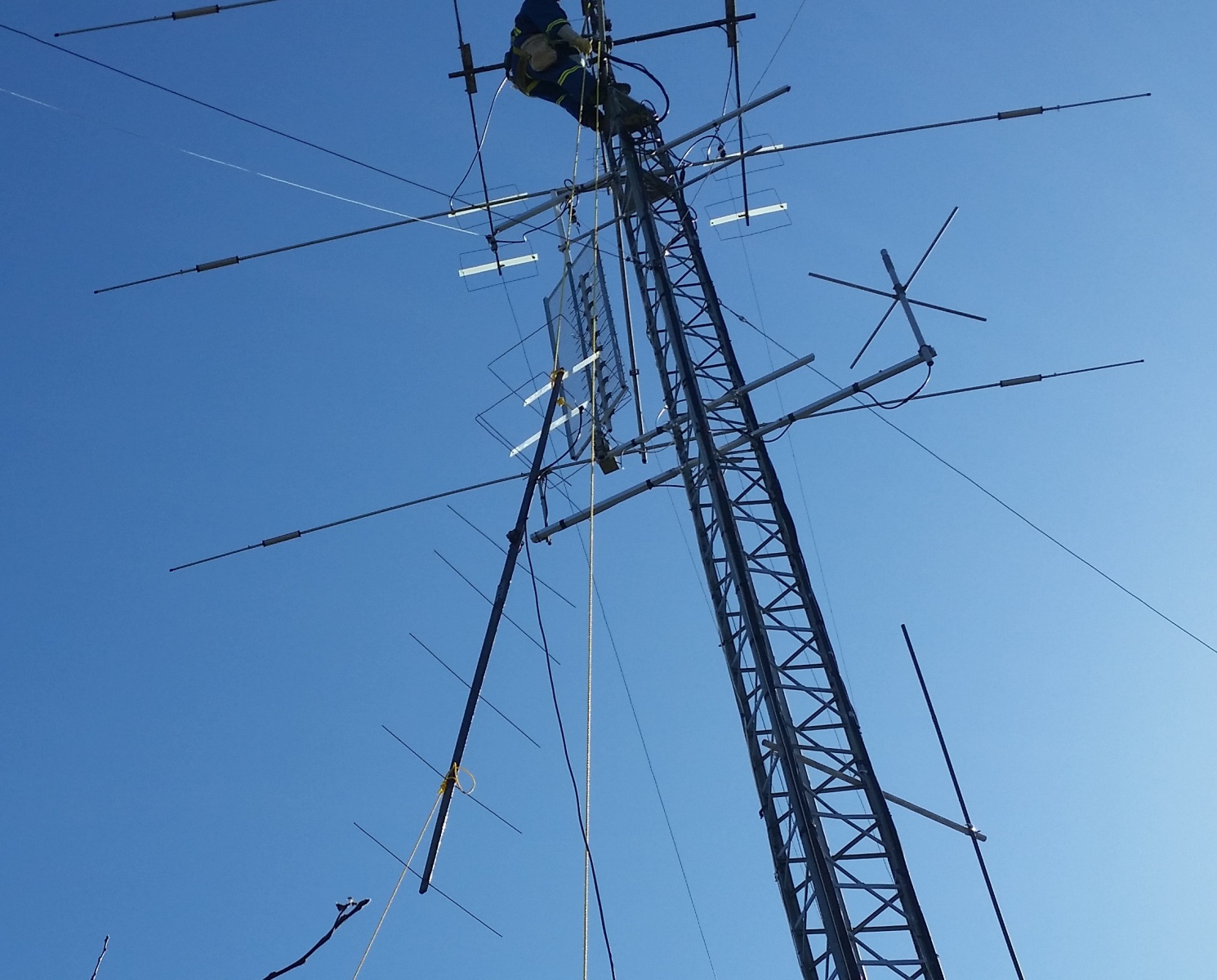 VE6BLD 144 MHZ SSB horizontal Antenna install
